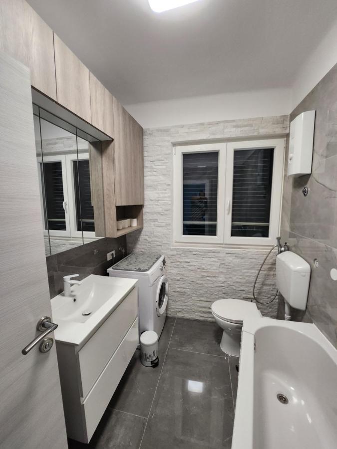 Airport Split Appartement Kaštel Štafilić Buitenkant foto