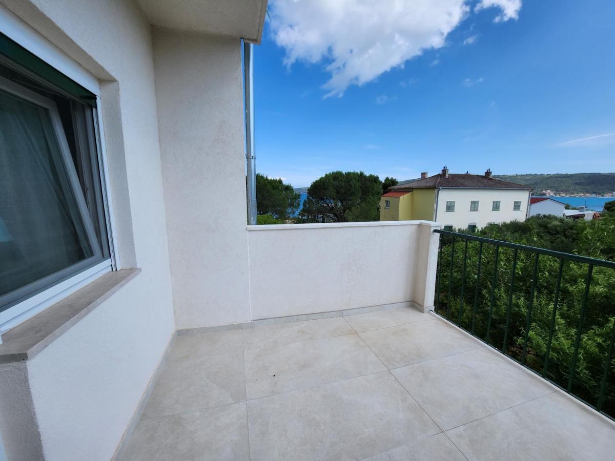 Airport Split Appartement Kaštel Štafilić Buitenkant foto